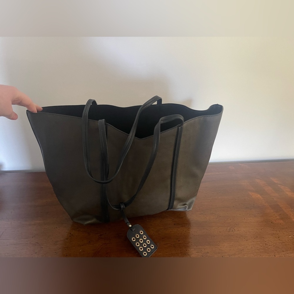 Green Large Purse - Picture 3 of 3